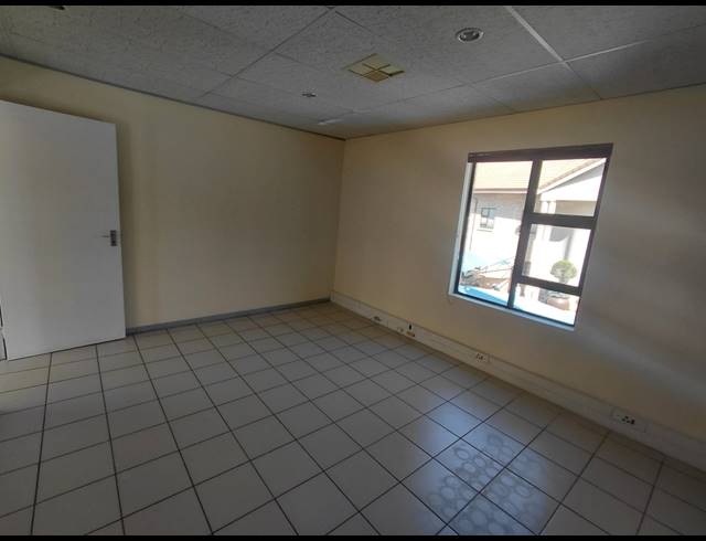 99M² OFFICE TO LET IN FOURWAYS